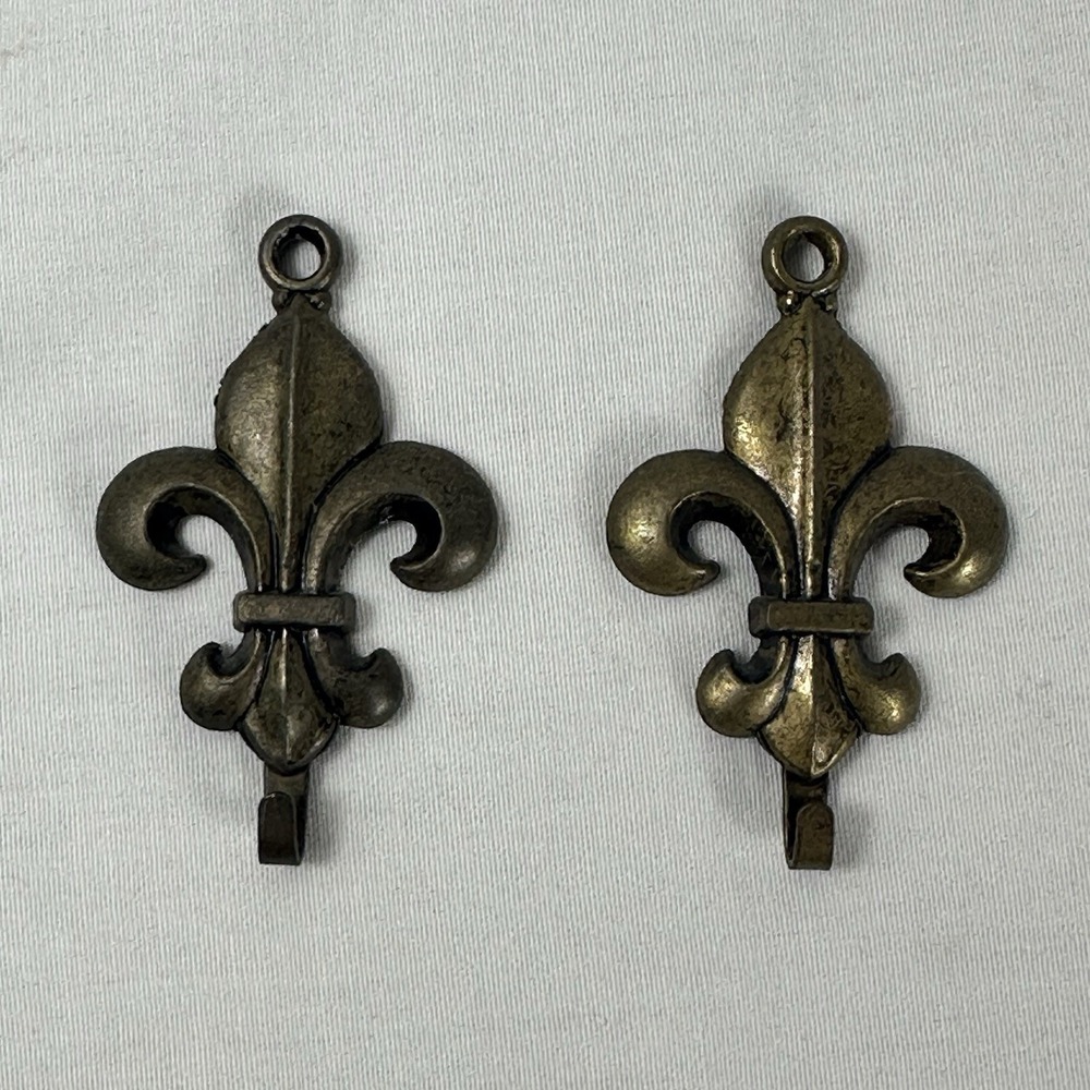Vintage Fleur de‎ Lis Picture Hooks Set of 2 Brass Grandmillennial Tassel Hook